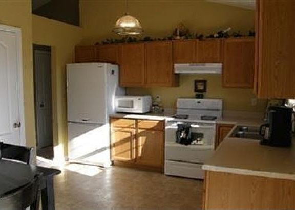 3rd image of 1343 Hobart Ct