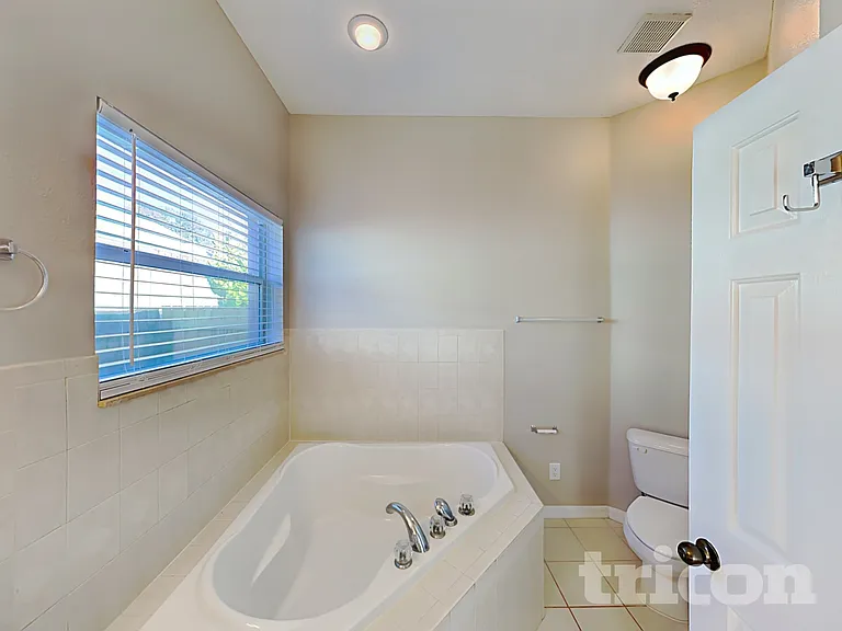 13305 Silvercreek Dr — Photo 6