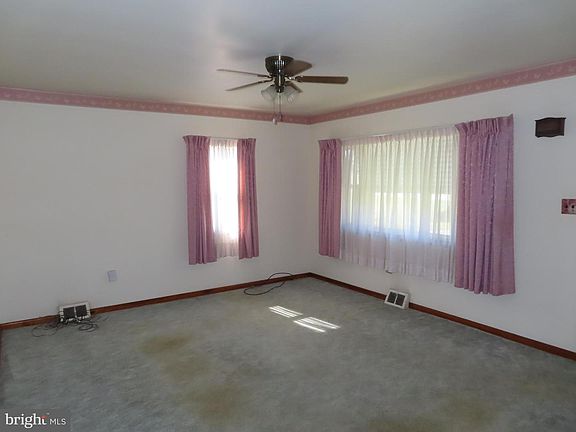 4th image of 1371 Littlestown Rd