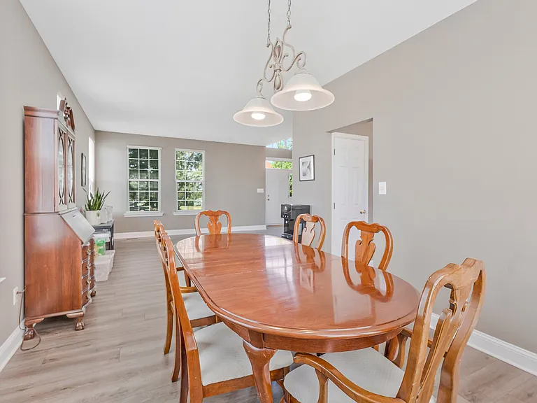 611 Curtin Pl SE — Photo 12