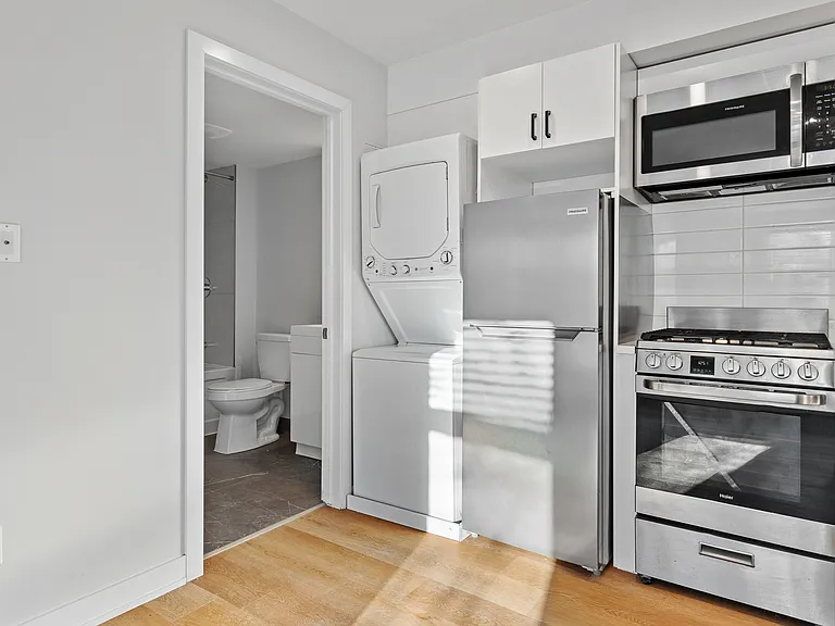 689 Churchill Ave N #204 — Photo 3