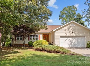 6986 Golden Bay Ct, Sherrills Ford, NC 28673