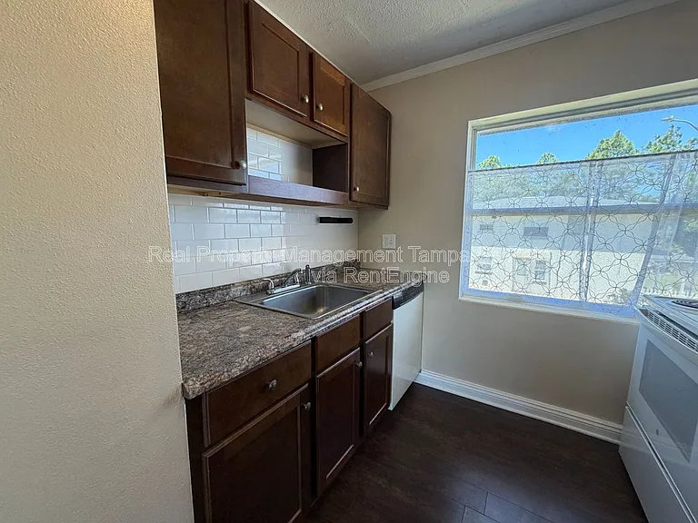 6900 Miami Dr #2 — Photo 8