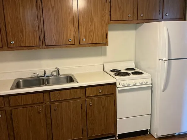 700 River Avenue, 700 River Ave #4, Gardiner, ME 04345