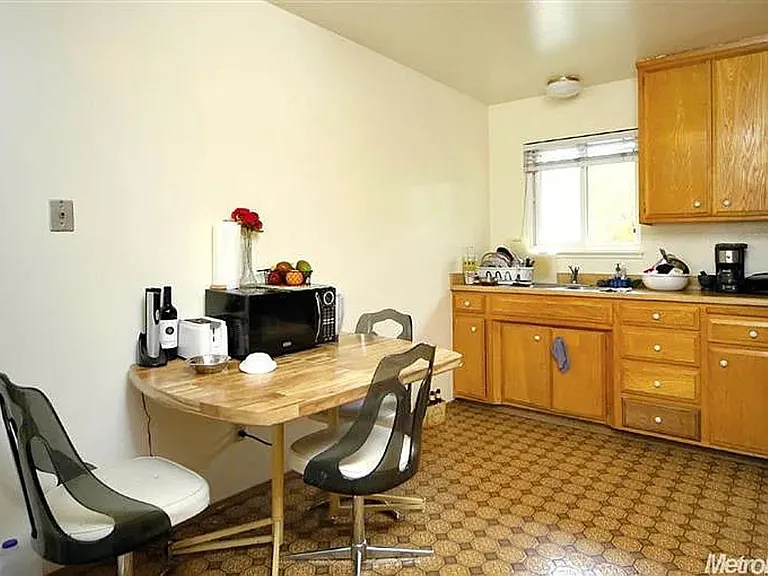 635 Adams St #8 — Photo 14