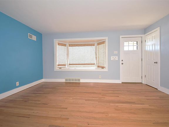 3rd image of 9518 Montbrook Dr