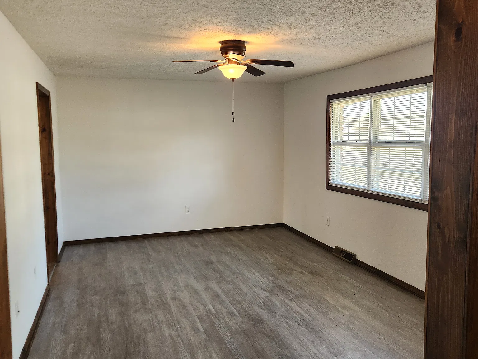 3 bed, 1.5 bath, 1548 sqft, $1,500 — Photo 3