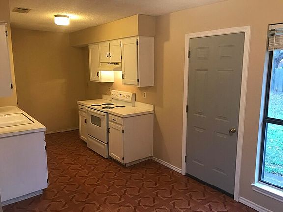 5th image of 3606 Wentworth Dr