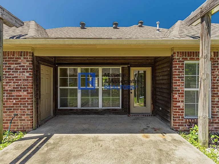 213 Provonce Park — Photo 38