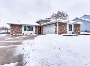 870 Longford Dr, Roselle, IL 60172