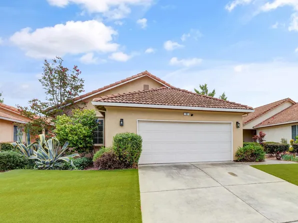 31 Aruba Cir, Sacramento, CA 95823
