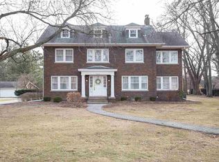 2915 Middle Rd, Davenport, IA 52803