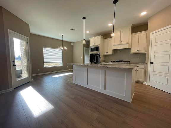 3rd image of 100 Raven Hill Ln