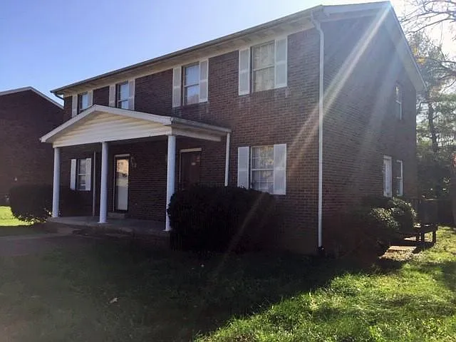 Building Photo - 512 Longview Dr