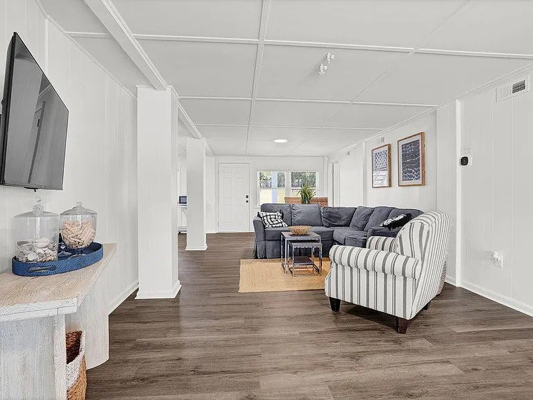 1027 S Shore Dr #B — Photo 4