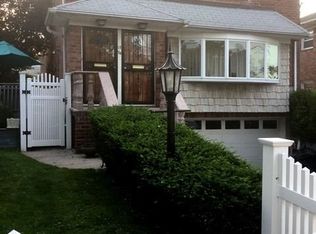 1554 200th St, Bayside, NY 11360