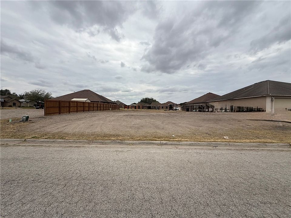 1st image of Hibiscus Ln