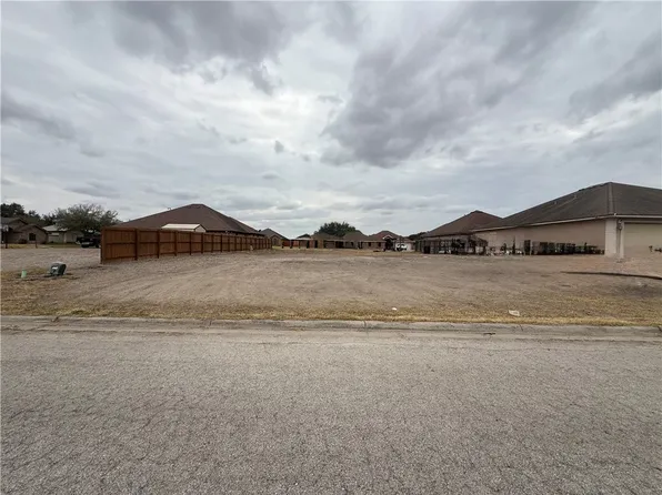 Hibiscus Ln, Alice, TX 78332