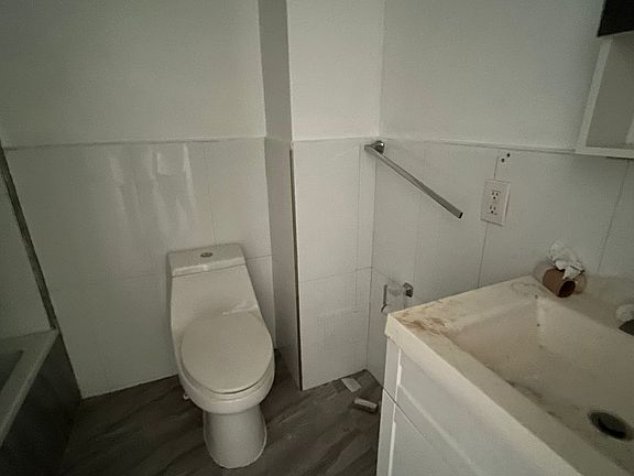 5th image of 337 Randolph Ave #1D
