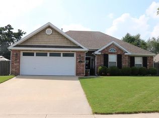 424 Dallas Ln, Springdale, AR 72762