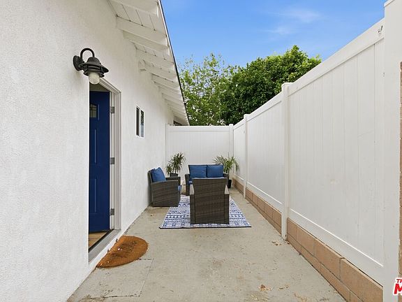 5th image of 8337 Gladbeck Ave