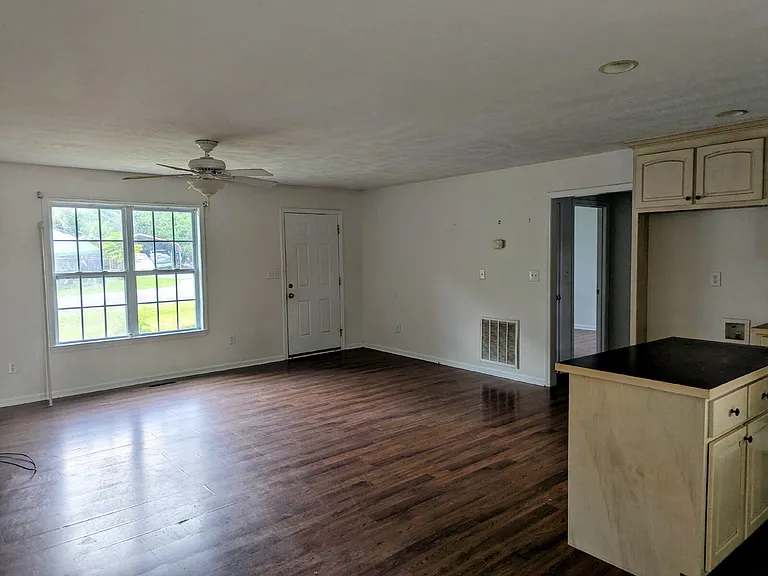 157 Lakeview Dr S — Photo 12