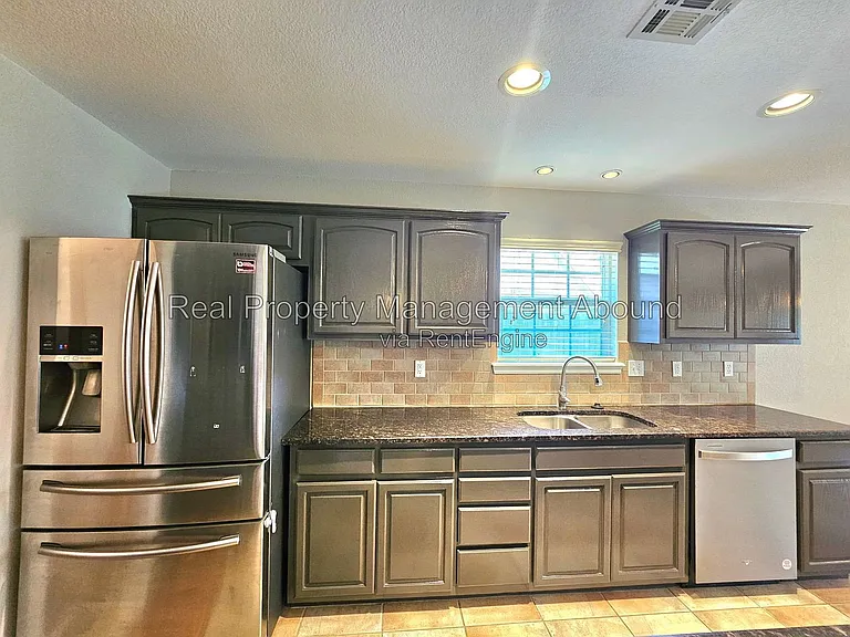 809 W Granger St — Photo 16