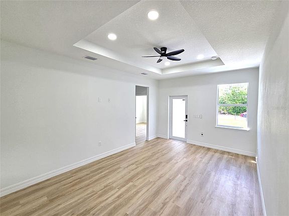 3rd image of 142 Fitzsimons St