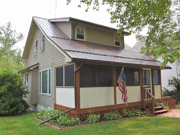 2nd image of 20484 Alden St