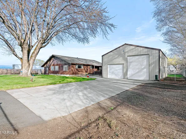 211 North St, Wapato, WA 98951