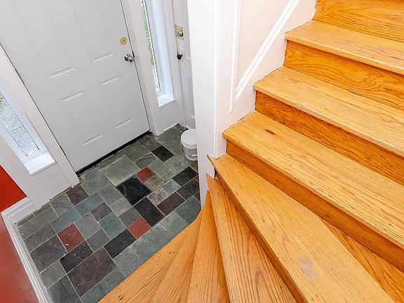 2nd image of 215 Des Plaines Ave