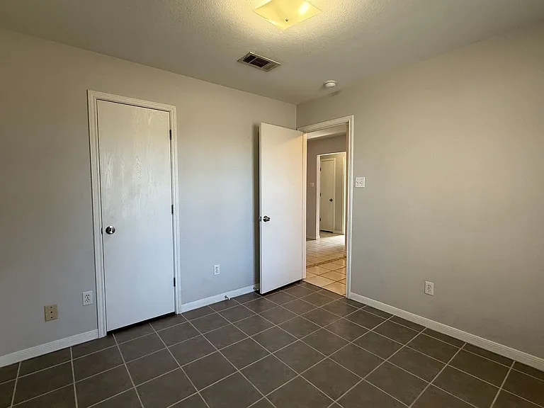 1820 Fleetwood Dr — Photo 23