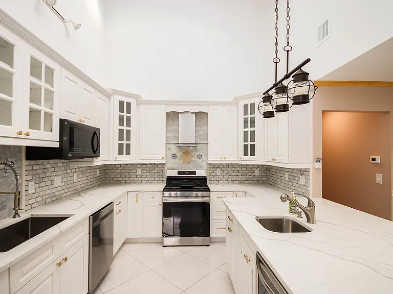 21 Silber Ave — Photo 4