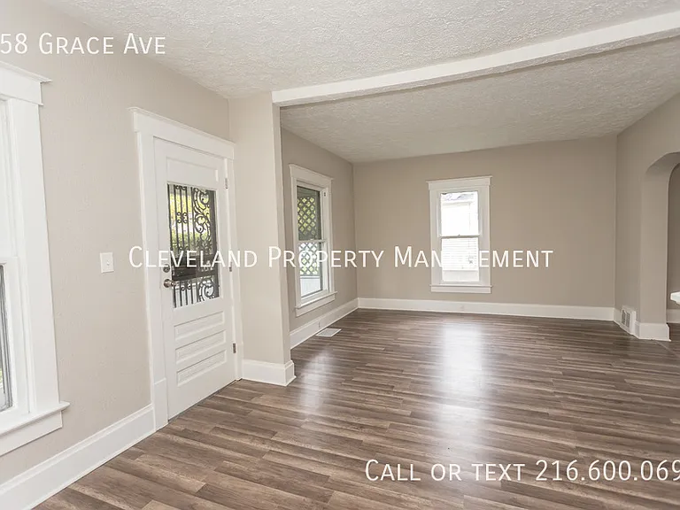 558 Grace Ave — Photo 23