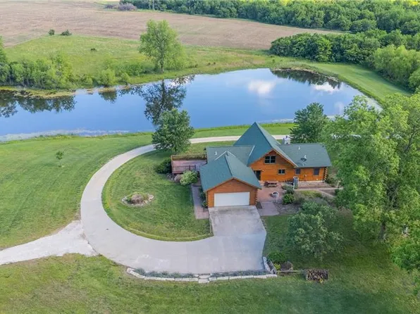39365 Osawatomie Rd, Fontana, KS 66026