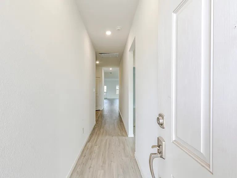 591 Avre Loop — Photo 3