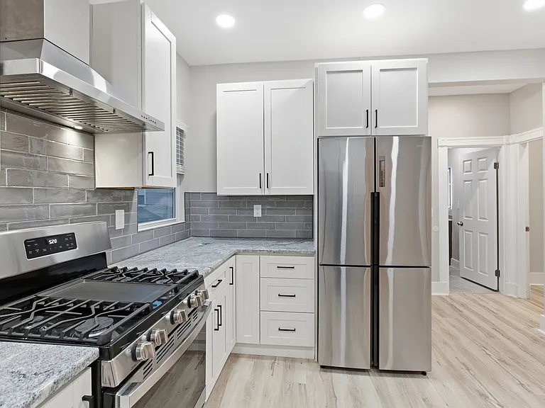 43 Lonsdale St #2 — Photo 3