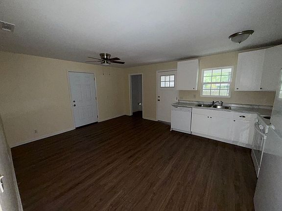 4th image of 826 Shannon Cir