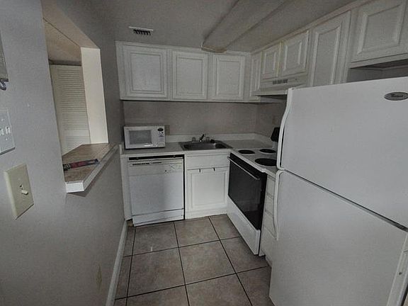 2nd image of 2545 N Alafaya Trl APT 88