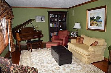 3rd image of 1037 Lakemont Dr
