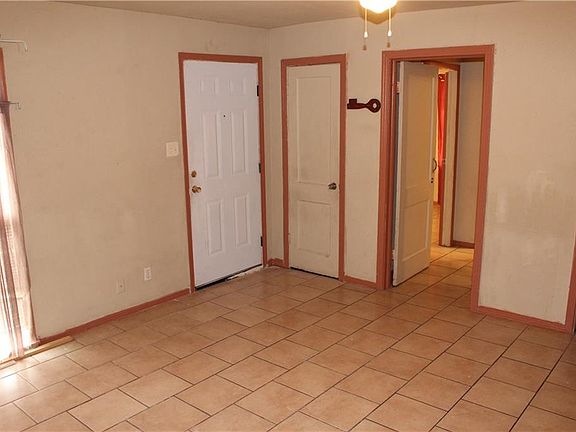 3rd image of 3037 Sunnyvale St