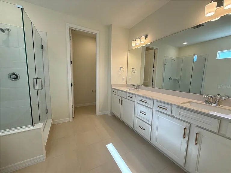 16645 Lone Oak Cir — Photo 22