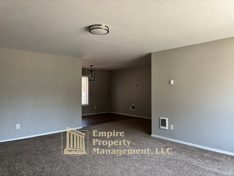 1012 Larch St — Photo 3
