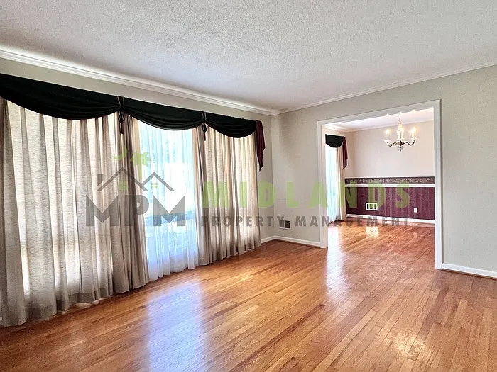 3 bed, 2.0 bath, 1700 sqft, $1,800 — Photo 4