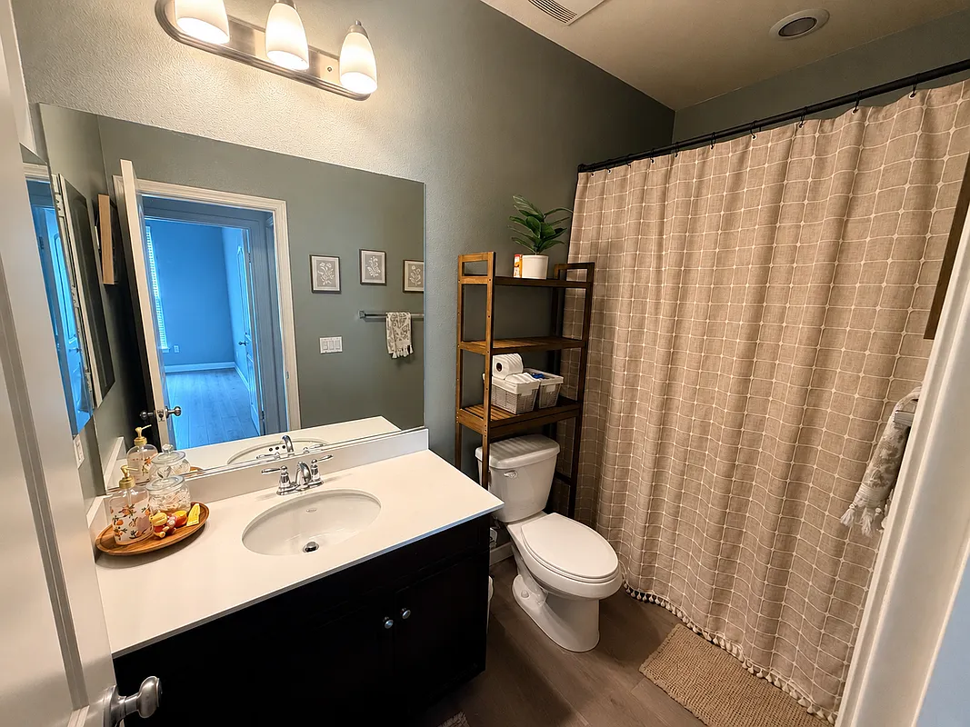 4 bed, 3.0 bath, 2209 sqft, $1,250 — Photo 2