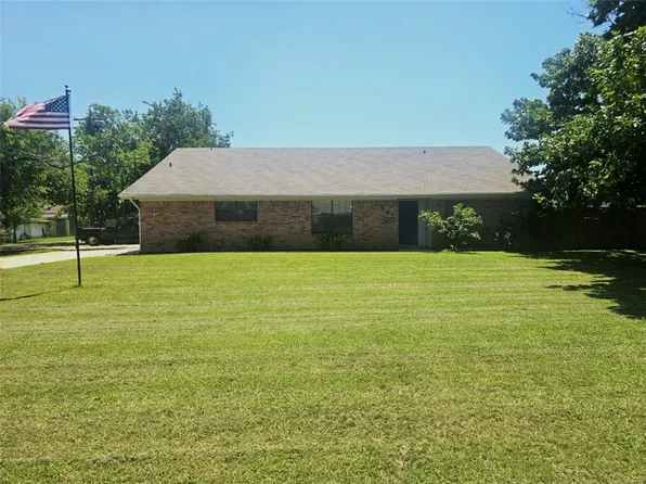 601 Rogers St, Normangee, TX 77871