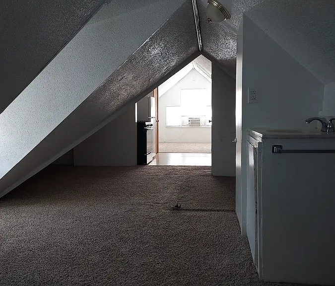 235 SW Tyler St #4 — Photo 2