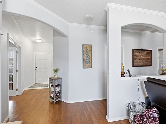 3rd image of 3717 Riviera