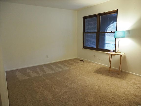 Living Room - Large, new carpet, freshly painted