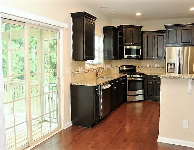 717 Minerva Dale Dr — Photo 9